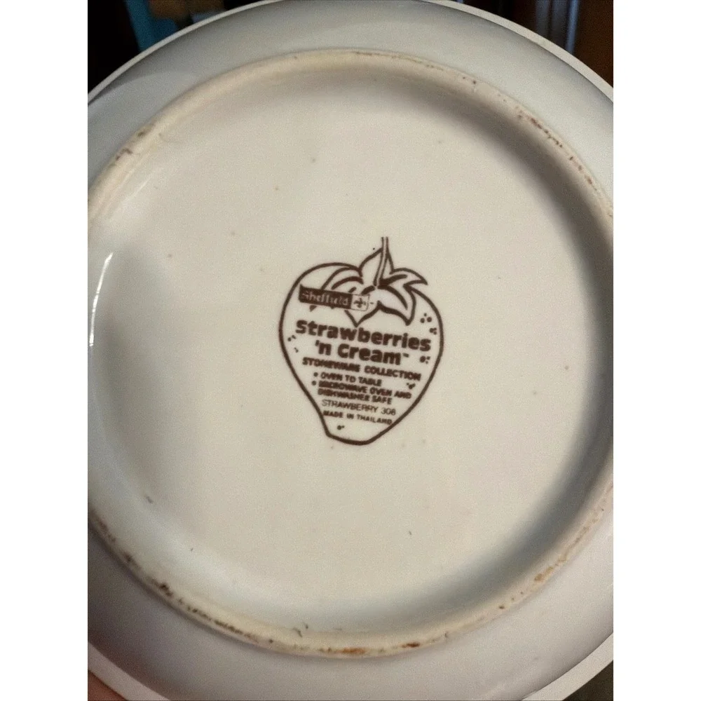 Sheffield Strawberries n Cream Stoneware Bowls Set of 8 Soup Cereal 6.25